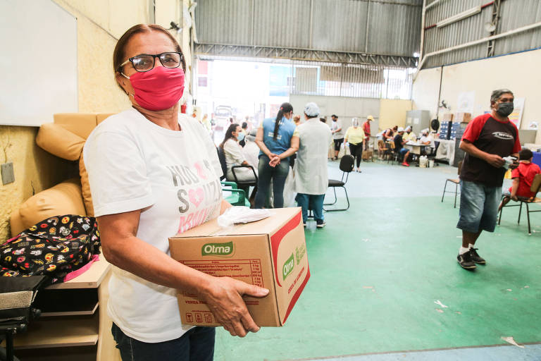 Ação social promove vacinação e distribui alimentos na zona leste de SP