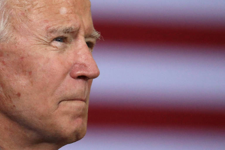 Joe Biden discursa em evento de campanha com veteranos das Forças Armadas em Tampa, na Flórida