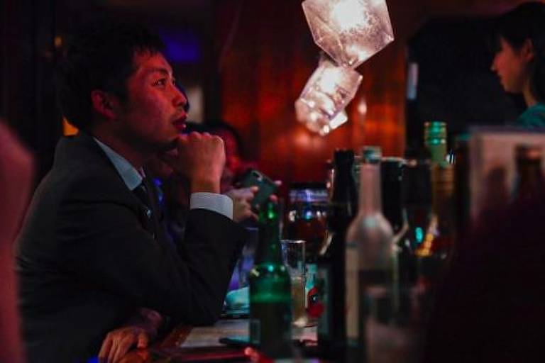 'Não temos muito a cultura de fazer as coisas sozinhos', diz Kai Sugiyama, cliente do Bar Hitori