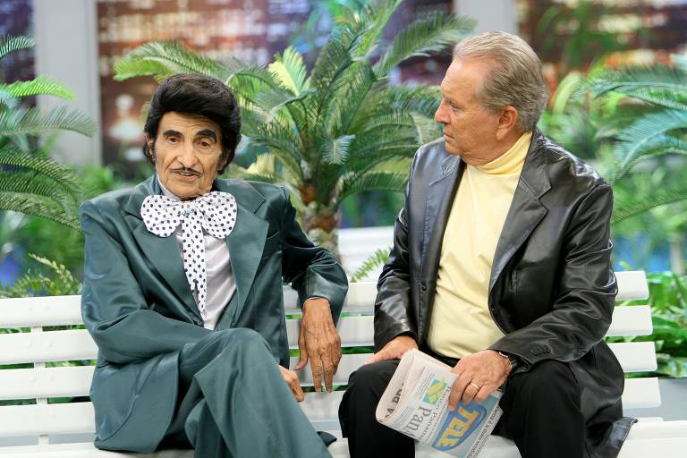 Zé Bonitinho (Jorge Loredo) e Carlos Alberto de Nóbrega em "A Praça É Nossa"