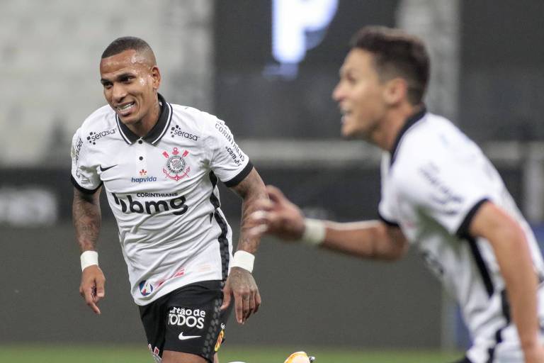 Otero comemora seu gol pelo Corinthians
