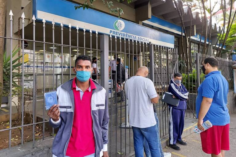 O auxiliar de serviços gerais Vitor Firme de Lima Queirós,31, tinha perícia agendada na agência da Vila Mariana (zona sul), mas não conseguiu passar pelo atendimento