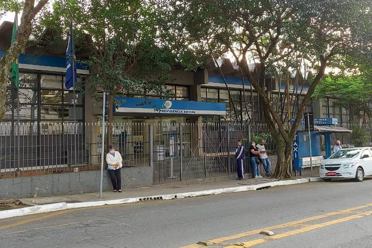 Agência da Vila Mariana (zona sul) teve movimento baixo no primeiro dia após a reabertura; atendimento só é feito para quem agendar