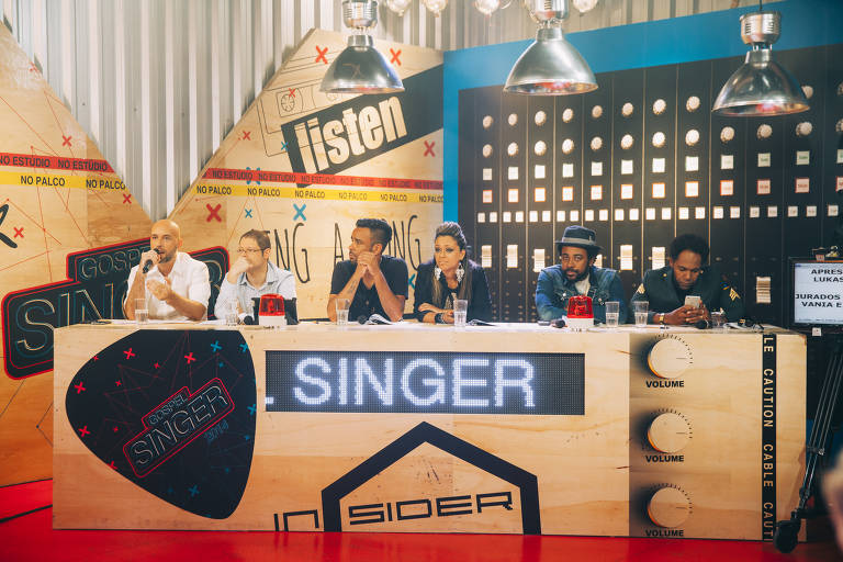 Nos canais evangélico, como a TV Gospel da foto, Tony Goes relata ter ficado atordoado. 'Cada um ligado a uma igreja diferente', escreveu