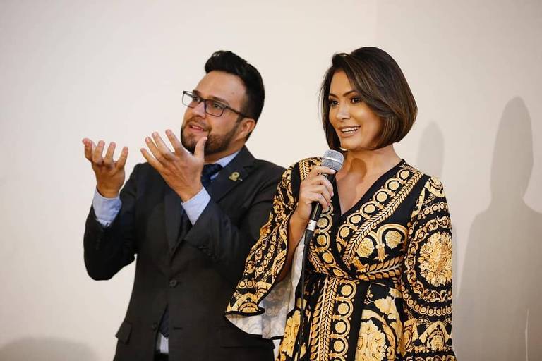 Ano Novo Judeu. A primeira dama Michelle Bolsonaro postou fotos de uma comemoração Rosh Hashaná ao lado do embaixador israelense Yossi Shelley, em Brasília. Todos aparecem nas fotos sem máscaras