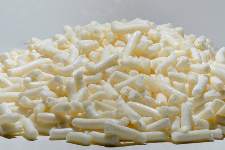 Massa base, matéria-prima do sabonete em barra, feita a partir do sebo de boi na maioria dos sabonetes utilizados no Brasil