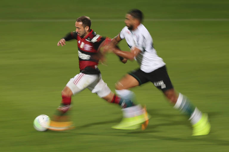 Everton Ribeiro em ação pelo Flamengo no Campeonato Brasileiro