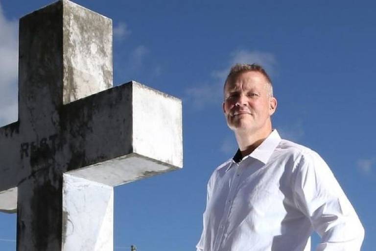 'Sou um confessor de caixão': o homem pago para revelar segredos dos mortos nos funerais