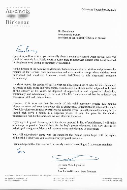 Cópia da carta escrita pelo diretor do Memorial de Auschwitz pedindo ao presidente da Nigéria que conceda perdão presidencial a menino de 13 anos condenado por blasfêmia em tribunal da sharia