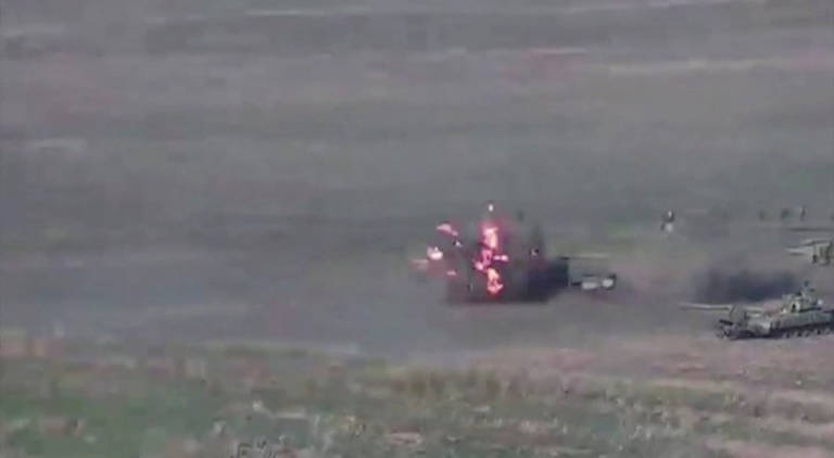 Imagem mostra suposta destruição de tanques de guerra do Azerbaijão por forças armênias