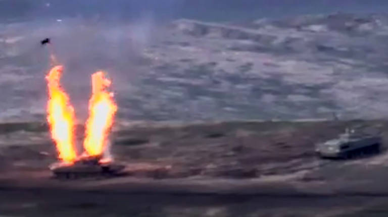 Imagem mostra suposta destruição de tanques de guerra do Azerbaijão por forças Armênias