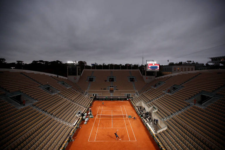 Roland Garros tem frio, umidade e bolas novas como desafios extras