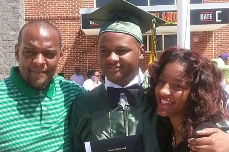Família de homem negro morto pela polícia nos EUA fecha acordo e vai receber R$ 113 milhões