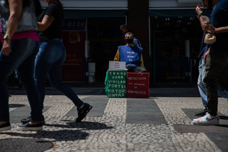 Com a flexibilização do isolamento no país, muitos trabalhadores voltaram a procurar um emprego e passaram a figurar nas estatísticas oficiais dos desocupados do país.