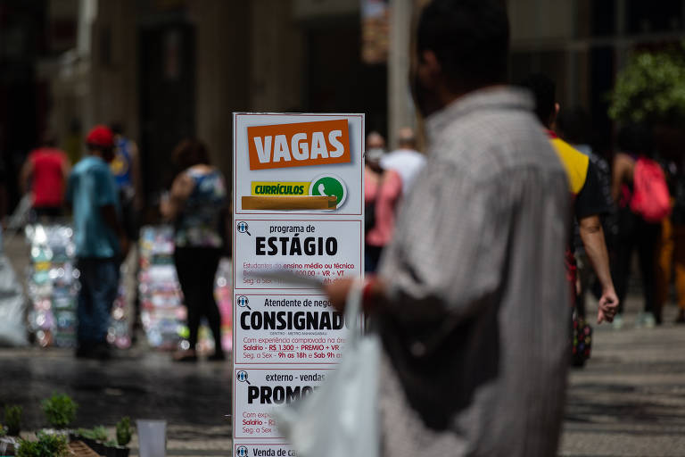 Taxa de desemprego recua para 11,6%, mas renda volta a cair no Brasil