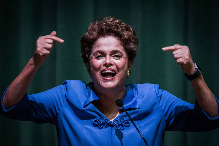 A petista Dilma Rousseff participa de uma conferencia na abertura do Salão do Livro Político na PUC-SP