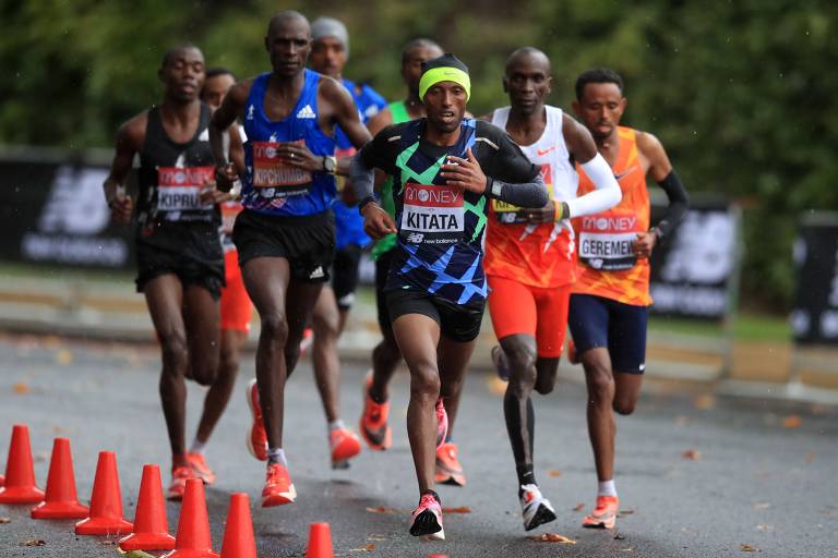 Atletas profissionais disputam 40ª Maratona de Londres