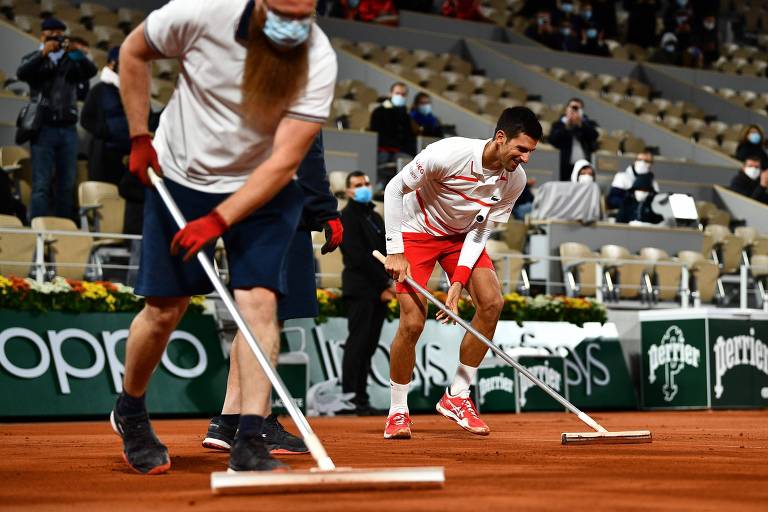Djokovic assume riscos que propiciam espetáculos, bons e ruins