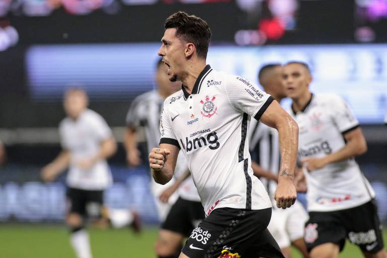 Danilo Avelar comemora o gol do Corinthians