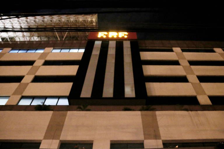 Foto da fachada da sede da Federação Paulista de Futebol