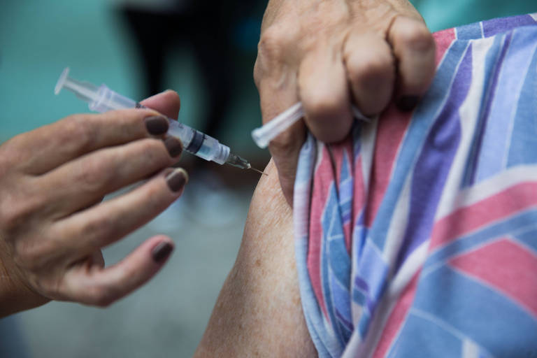 São de responsabilidade do SUS as campanhas de vacinação e a distribuição de vacinas por todo território nacional 