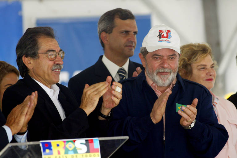 O então presidente Lula ao lado do na época prefeito de Guarulhos Elói Pietá na entrega do Conjunto Habitacional Jurema, do PAR (Programa de Arrendamento Residencial)