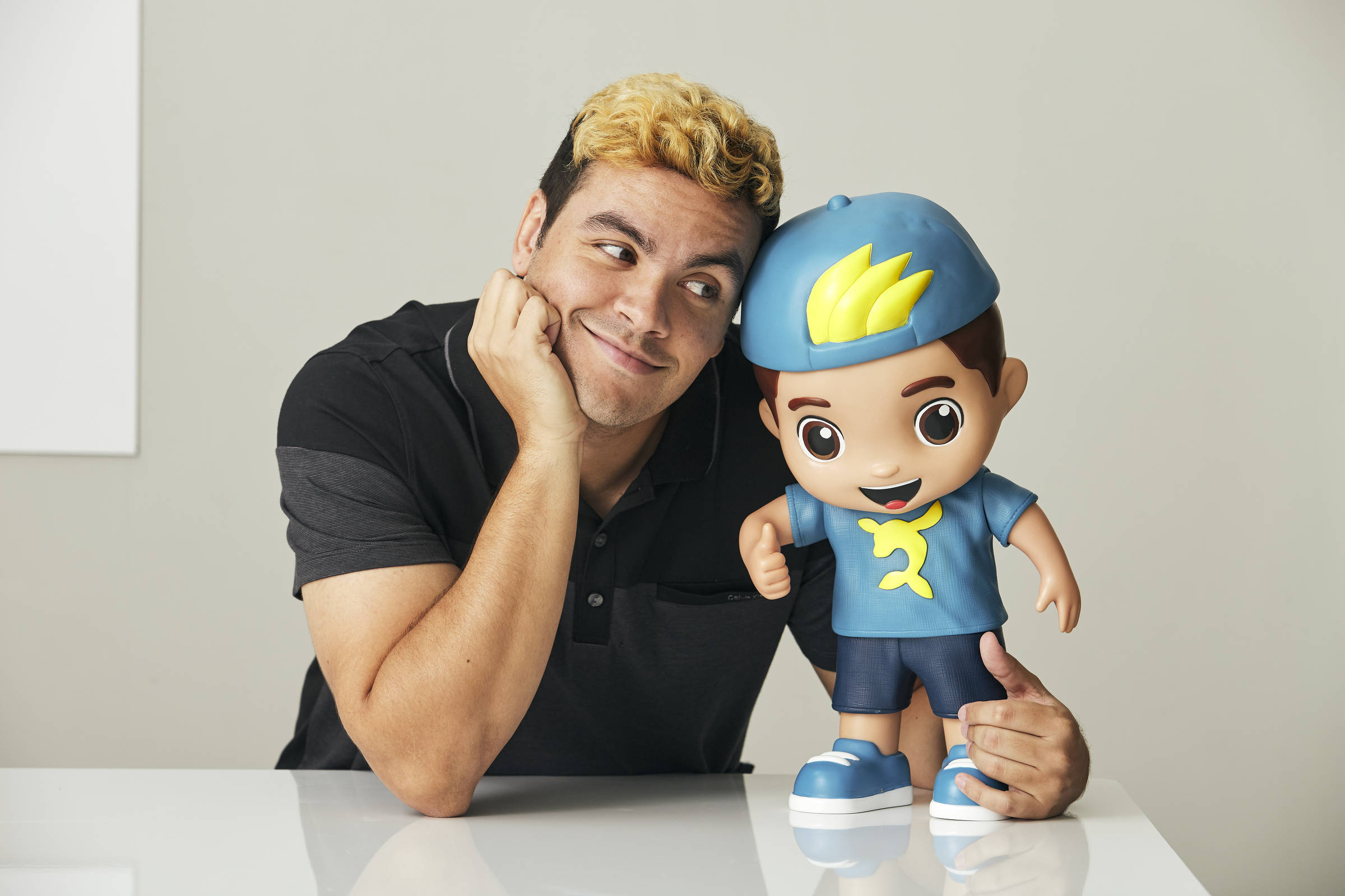 FIZ O FELIPE NETO e o LUCCAS NETO no DOLLIFY 