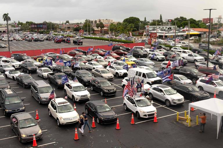 Em Miami, também na Flórida, apoiadores de Trump organizaram a 'carreata anticomunista' na tarde deste sábado
