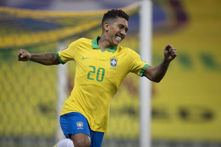 Roberto Firmino comemora um de seus dois gols durante a vitória do Brasil por 5 a 0 sobre a Bolívia na última sexta (9), válida pelas Eliminatórias da Copa de 2022