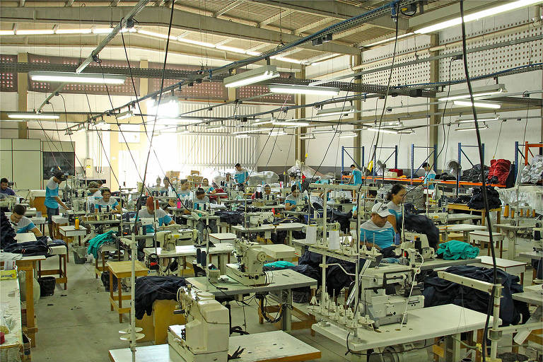 Área de produção em fábrica da Rota do Mar no polo têxtil do Agreste de Pernambuco, em foto de fevereiro deste ano