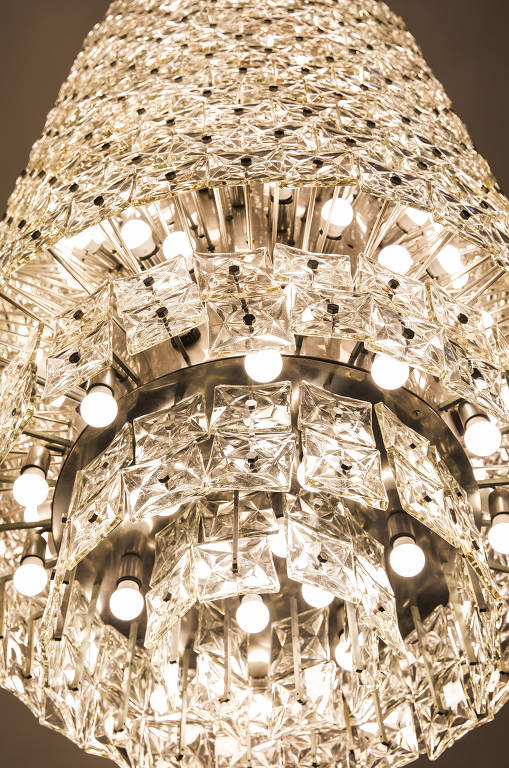 Detalhe de um dos lustres do Salão Nobre Presidente João Brasil Vita, da Câmara Municipal de SP