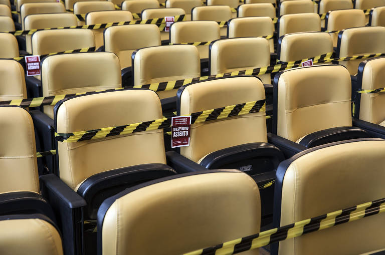 Poltronas lacradas devido a pandemia do coronavírus no Salão Nobre Presidente João Brasil Vita