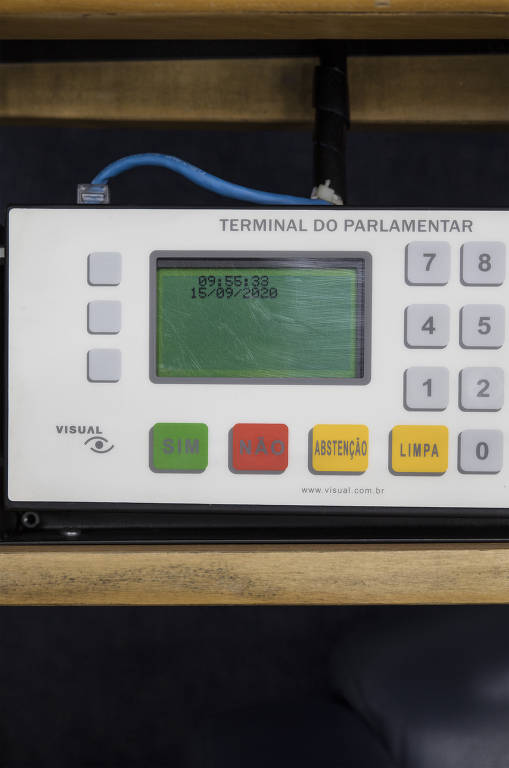 Terminal de votação, que fica na mesa de cada vereador na Câmara Municipal