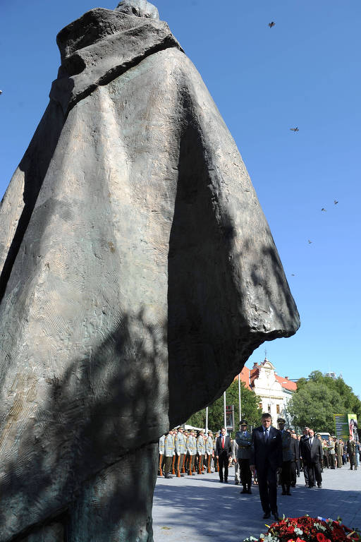 Monumento à resistência contra a ocupação nazista na Eslováquia durante a Segunda Guerra
