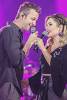 Lucas Lima e a namorada, Sandy, chegam para o show do cantor Lenine, em São Paulo