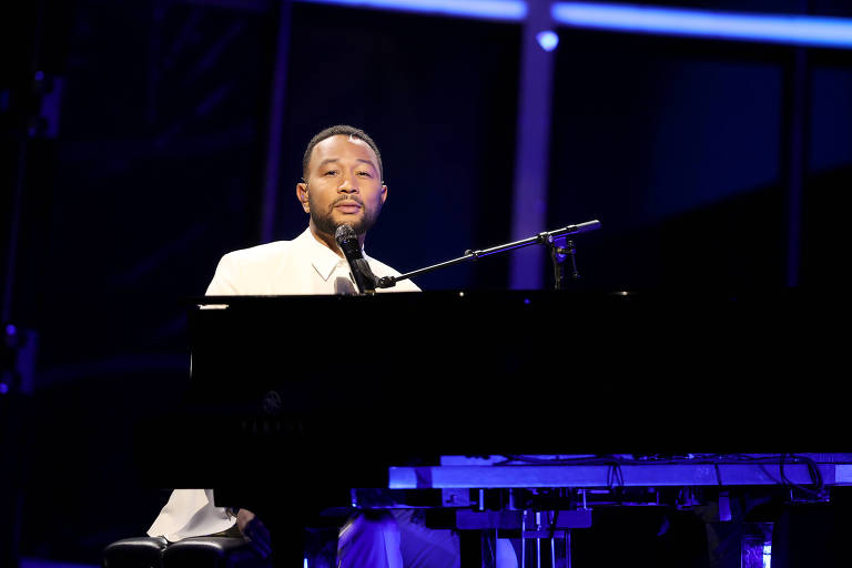 John Legend faz tributo a filho morto, e Demi Lovato canta contra Trump no Billboard Awards