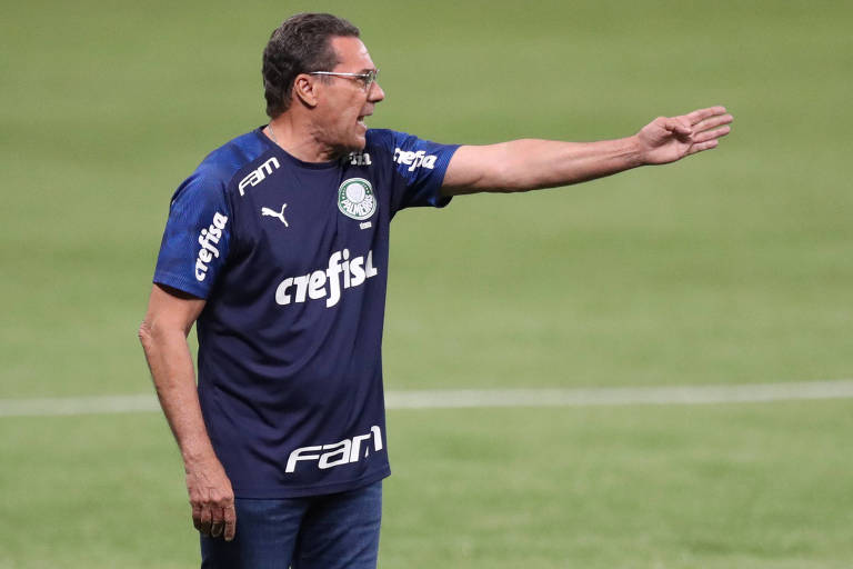 Luxemburgo durante a derrota do Palmeiras para o Coritiba, no Allianz Parque, na última quarta-feira (14)