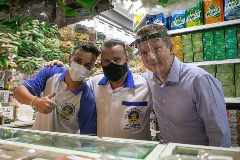 Celso Russomanno em campanha no mercado municipal da Lapa