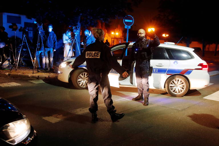 Professor francês é decapitado na rua após mostrar charges de Maomé em aula