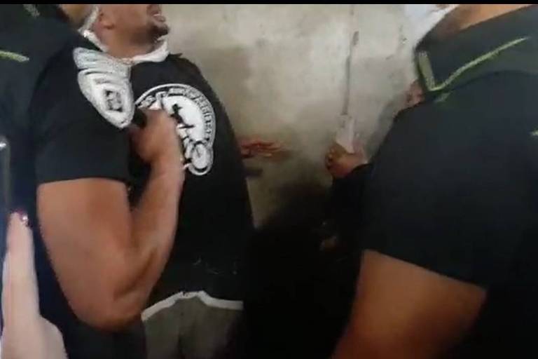 Homem agredido seguranças Metrô
