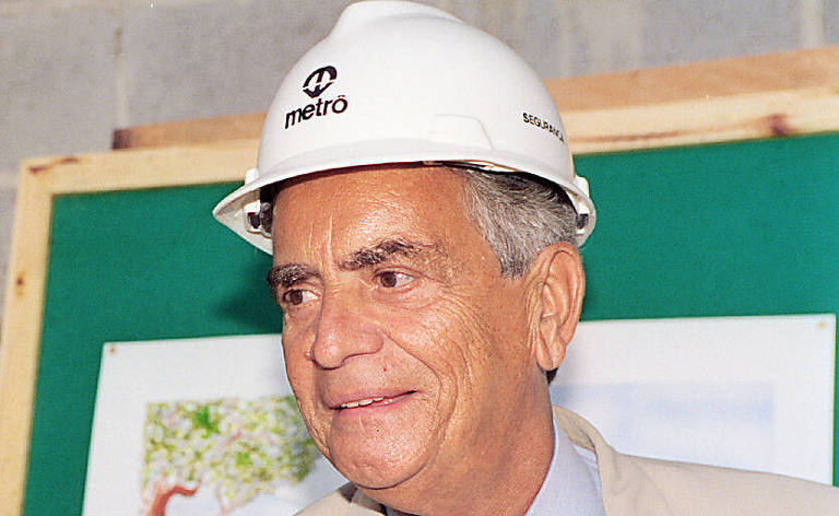 A estratégia do confronto no Rio teve sua face mais visível na gestão do ex-governador tucano Marcello Alencar (1995-1998), que instituiu a chamada “gratificação faroeste”. O prêmio em dinheiro dado por atos de bravura, como mortes de suspeitos, foi criado após a chegada dos fuzis às mãos das organizações criminosas em favelas da capital
