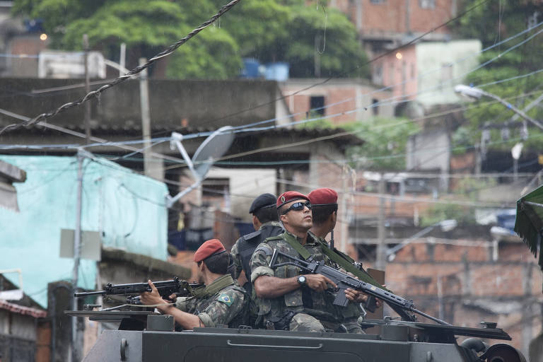 Em 2010, uma das maiores operações policiais já realizadas no estado ocupou o Complexo do Alemão para instalação de UPP no local, com batalhões especiais da PM e apoio do Exército