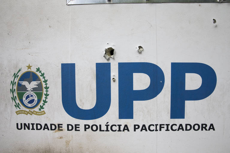 As UPPs entram em declínio a partir de 2014; na foto, a unidade do Morro dos Macacos, na zona norte do Rio, após ser alvejada por tiros de fuzil