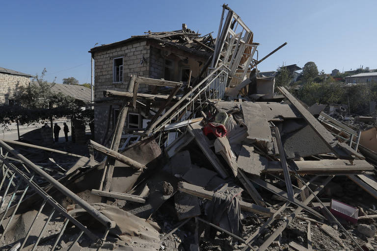 Ruínas em Nagorno-Karabakh, na cidade de Stepanakert, após ataque