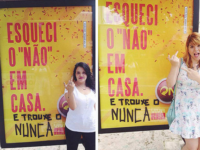 A jornalista Mila Alves; e a publicitária Pri Ferrari em foto ao lado do cartaz da campanha publlicitária de carnaval da cerveja Skol, em que protestaram em sua página de perfil do Facebook contra Machismo do anúncio