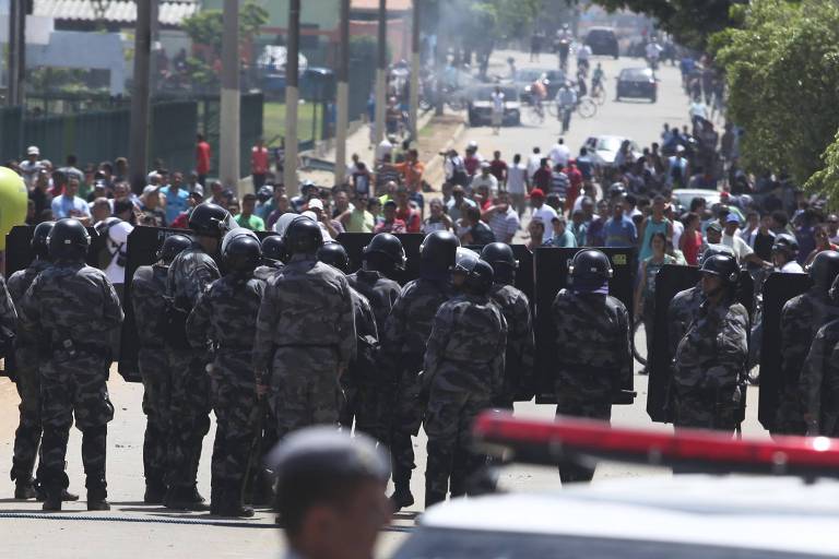 Policiais no dia da reintegração de posse da área conhecida como Pinheirinho, em São José dos Campos