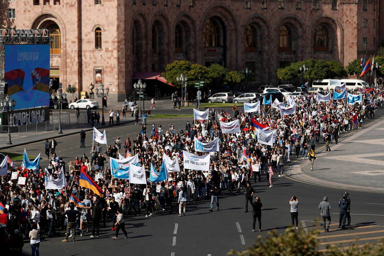 Após novo cessar-fogo fracassado, armênios vão às ruas cobrar posição da ONU