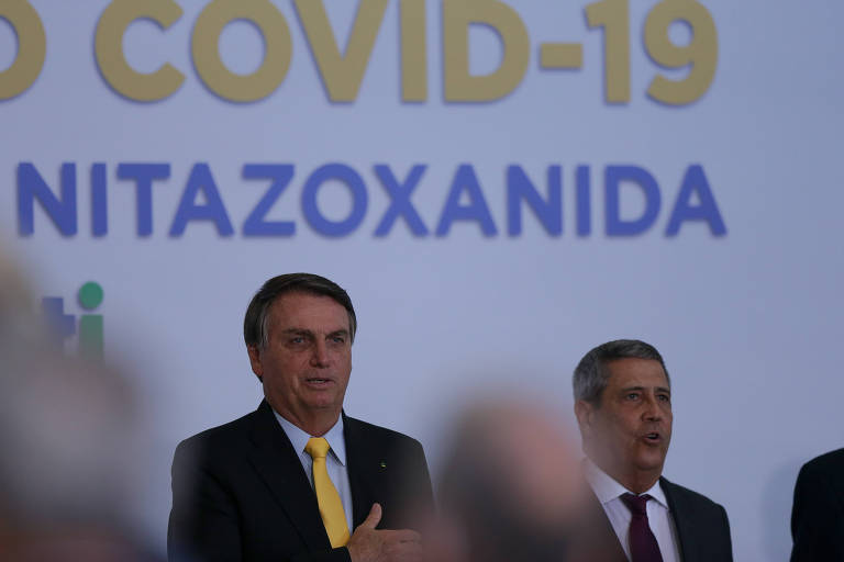 O presidente Jair Bolsonaro durante cerimônia de anúncio de estudo clínico usando nitazoxanida para a Covid-19, no palácio do Planalto