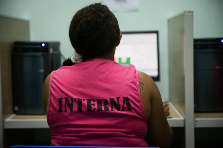 Interna no presídio feminino no Complexo Penitenciário de Pedrinhas, em São Luís (MA)