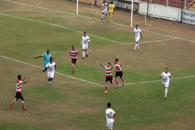Linense comemora primeiro gol contra o Barretos em partida que a Federação considera ter tido resultado suspeito